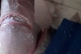 Flaco morboso me obliga a limpiarle la pija