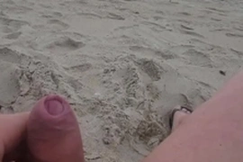 Dick flash for girls on the beach