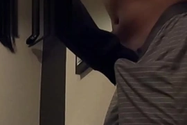 【new男性器拷問】女性に男性器を強く叩かれているのに勃起してしったペニスを見て、女性はエスカレートして今度はグーパンチでペニスを強打し痛めつけられてしまった情けない僕