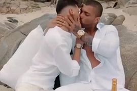 Dando pro crush na praia no fim de ano