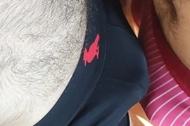 Sarrando os paus duro de cueca