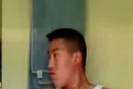 Asian guy on webcam - hotnakedmen.net/chat